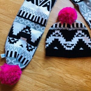 🆕❄️Matching hat and scarf❄️ 🆕 never used !
